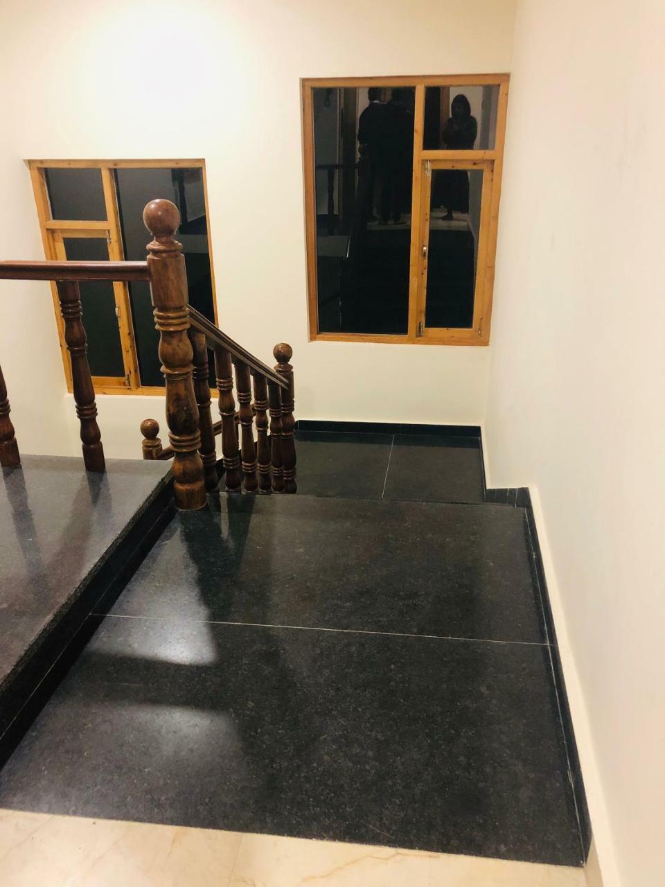 Pashmina Hotell Manāli Exteriör bild